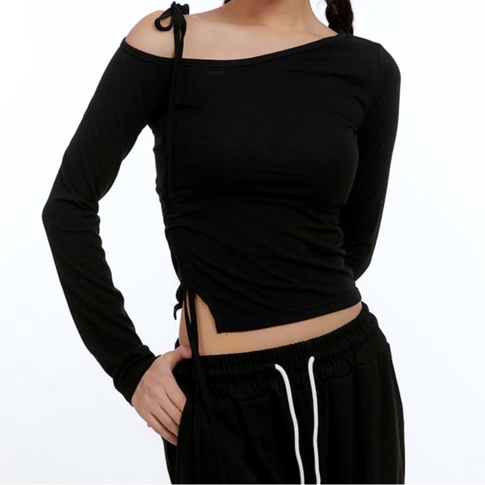 Lewkin Korea Black Ruffled One-Shoulder Crop Top